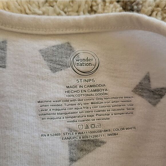 Wonder Nation white short-sleeved dress with black shape design - Picture 2 of 4